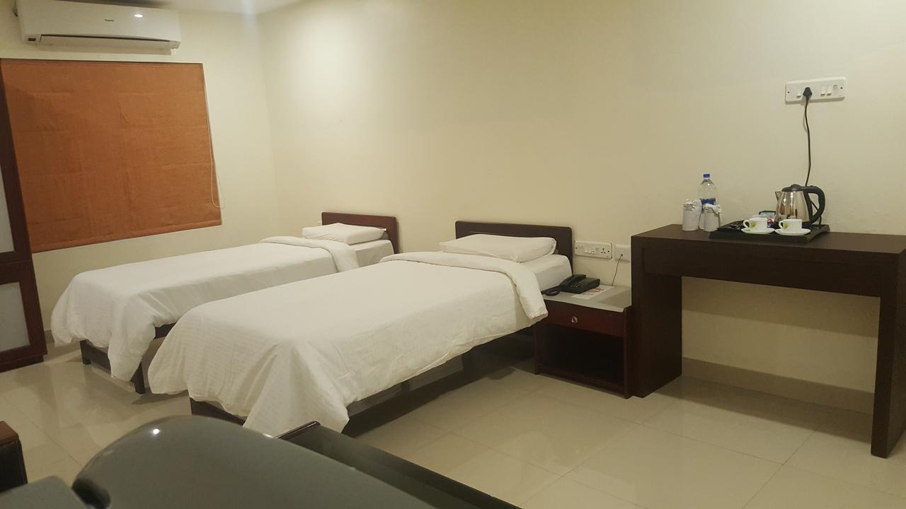 Hotel The Rubis à Kottakkal Extérieur photo